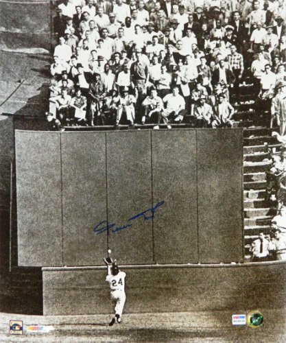 Willie Mays Autographed Signed San Francisco Giants World Series B&W 'The Catch' 16x20 Photo (PSA/DNA)