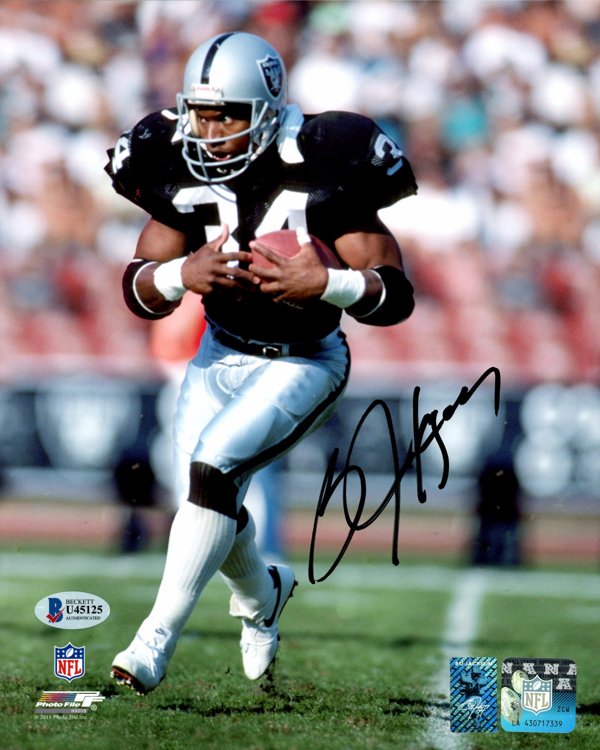 Bo Jackson Autographed Signed 8x10 Photo Oakland Raiders Beckett BAS