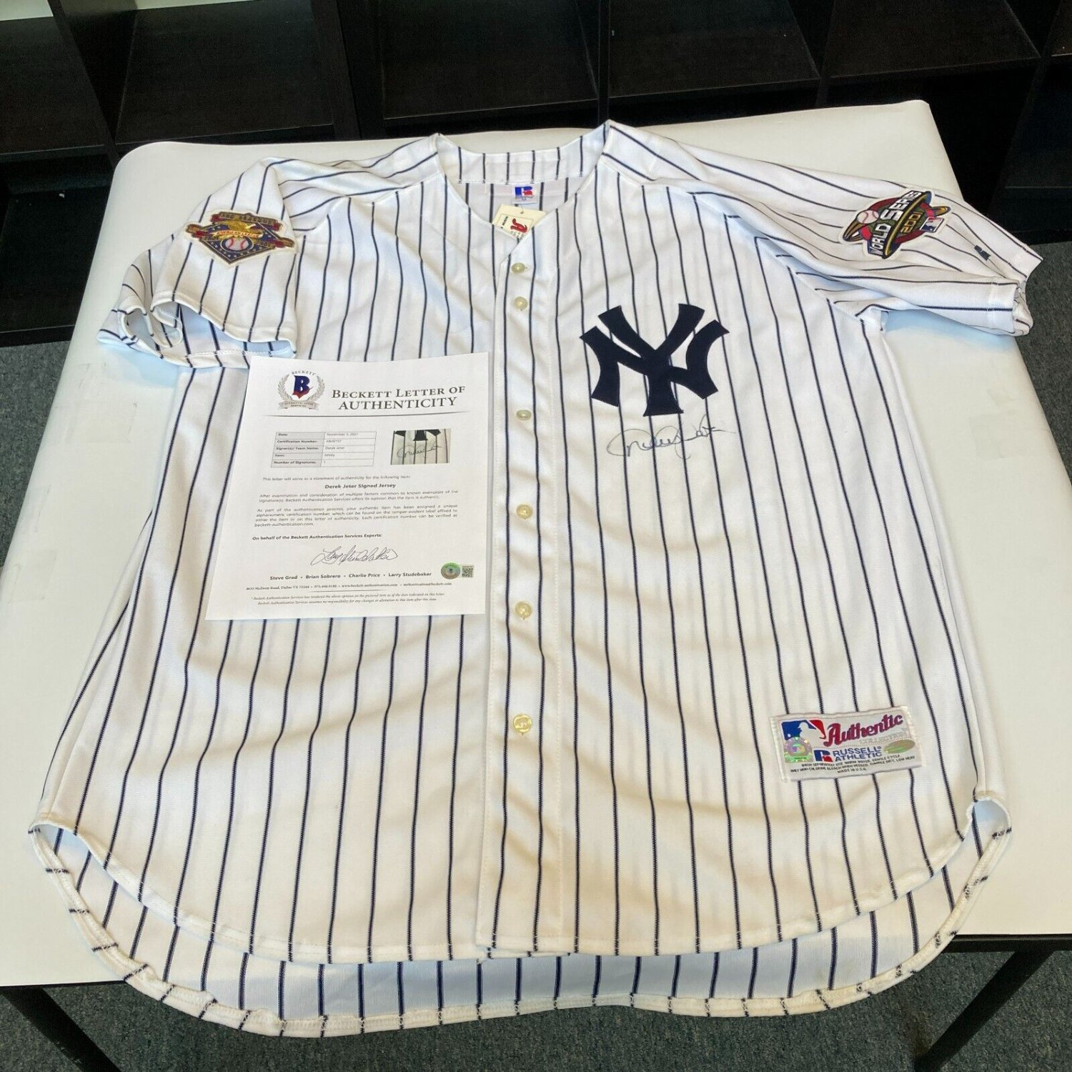 Derek Jeter Autographed Signed 2001 World Series New York Yankees Game  Model Jersey Beckett