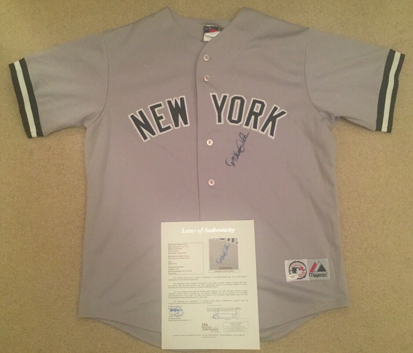 Derek jeter authentic jersey autographed clearance