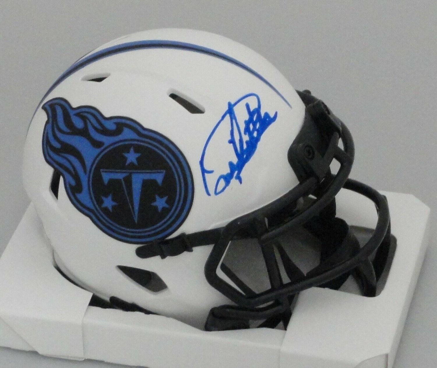 Derrick Henry Autographed Signed Titans Running Back Riddell Lunar Mini  Helmet Auto - Beckett