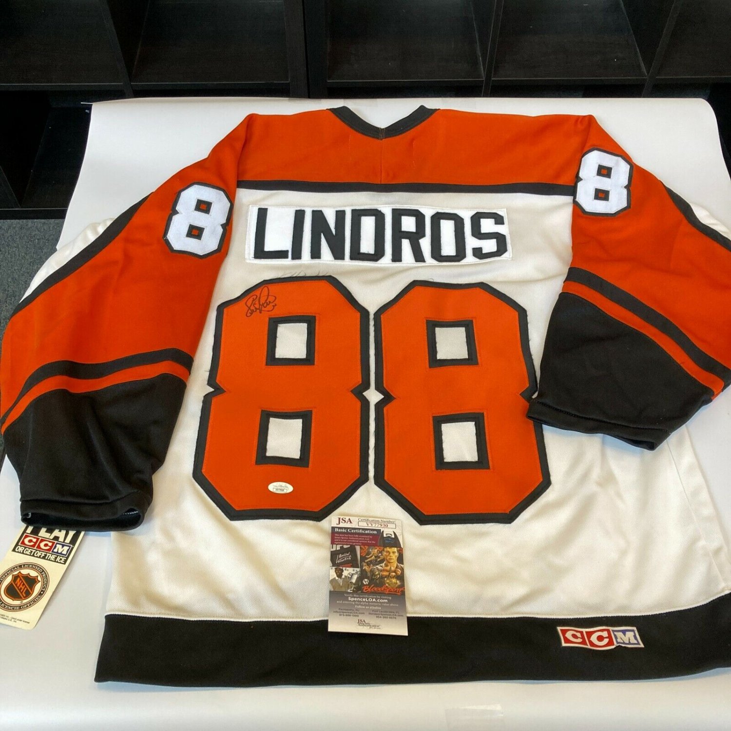 Eric Lindros Autographed Philadelphia Flyers Jersey at 's Sports  Collectibles Store