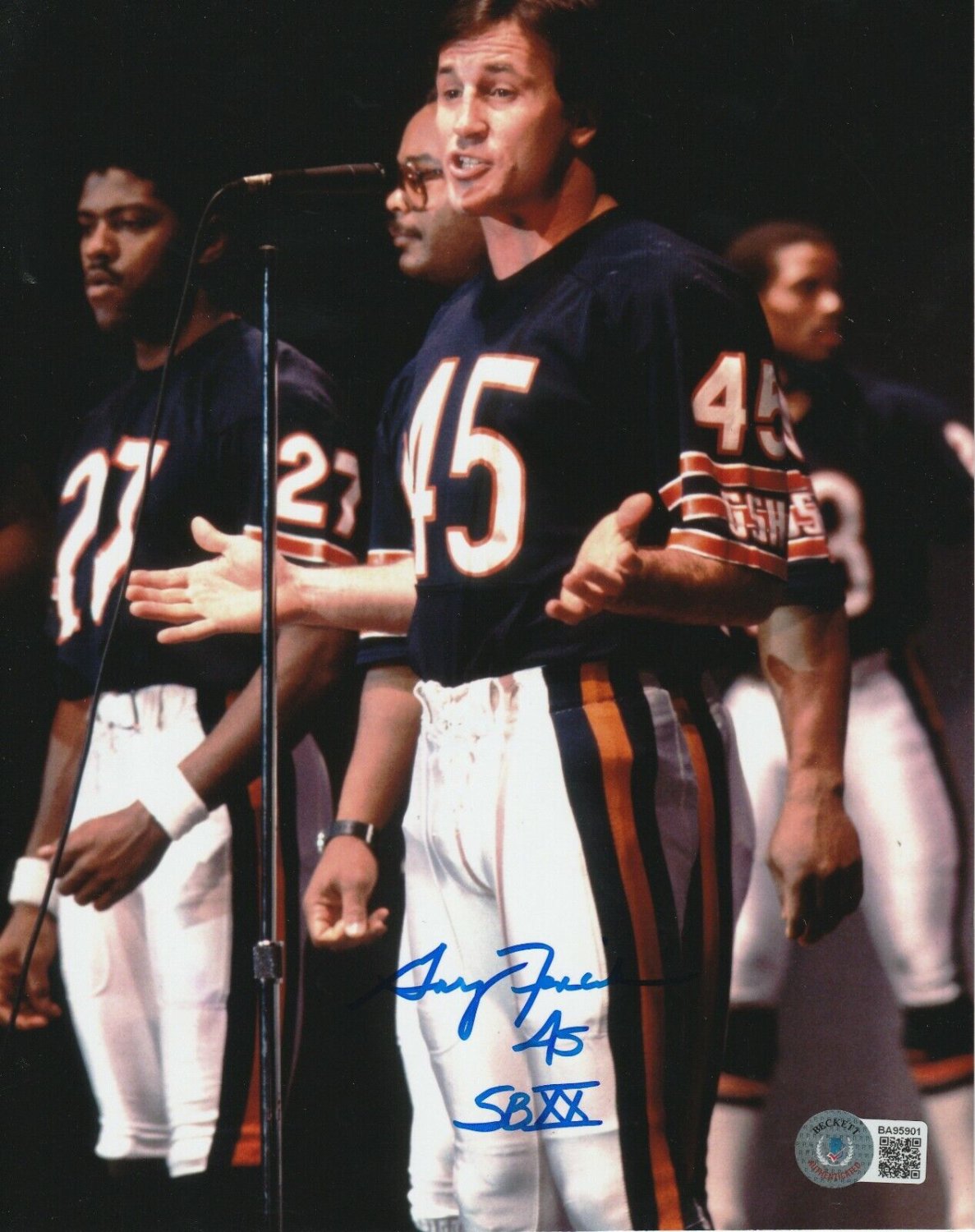 Autographed Gary Fencik Photo - BECKETT 8x10